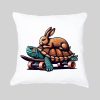 Coussin blanc vue de face Visuel Tortues I - Humours Housse de coussin Tortue & Lièvre ~ Humours