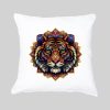Coussin blanc vue de face Tigre Mandala I Housse de coussin Tigre ~ Mandala